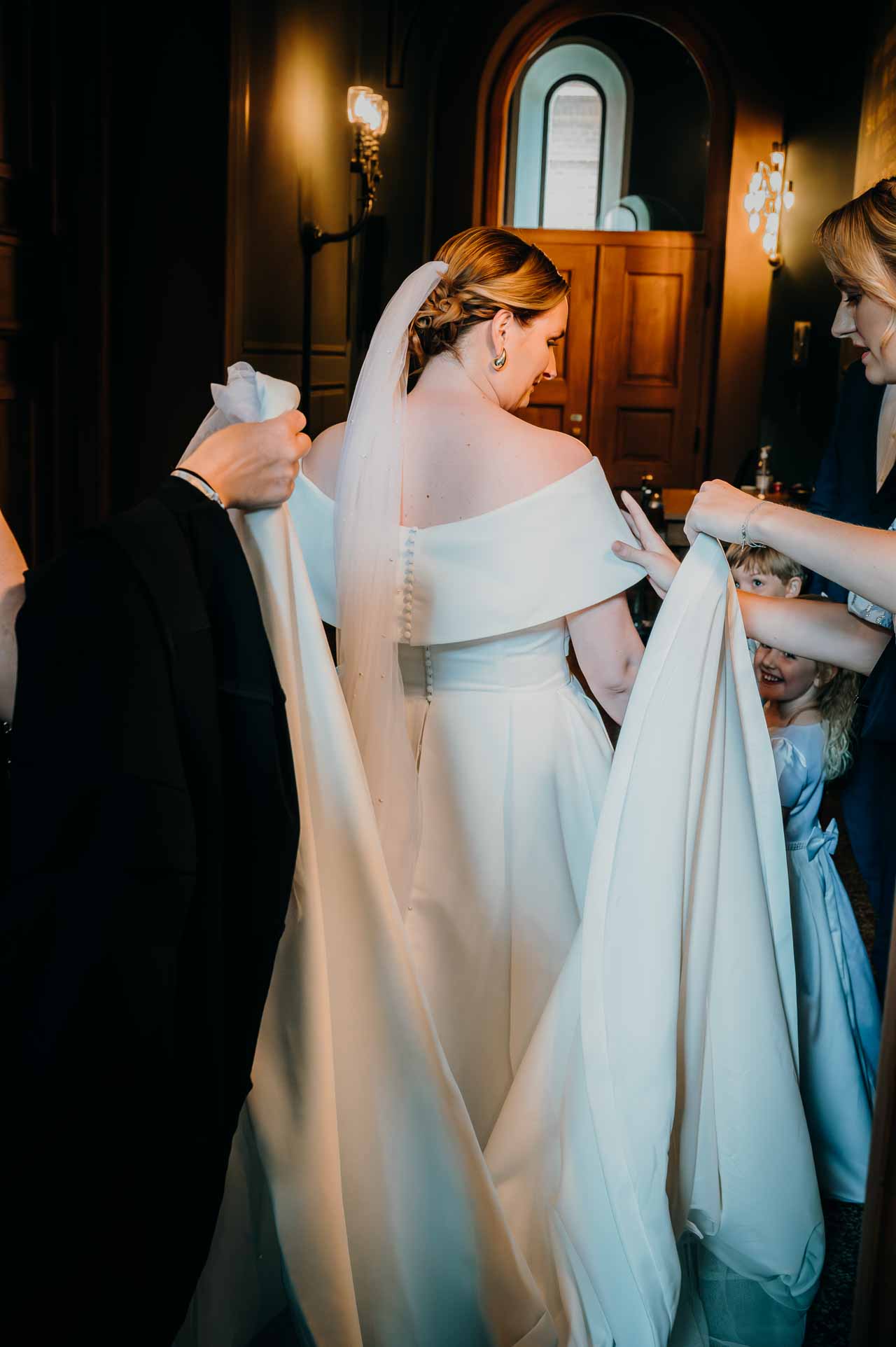 Hvad skal man overveje, når man vælger en bryllupsfotograf?